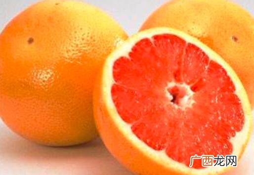 血柚和西柚的吃法区别 西柚可以和橙子搭配在一起榨成果汁来喝 血柚和西柚的区别