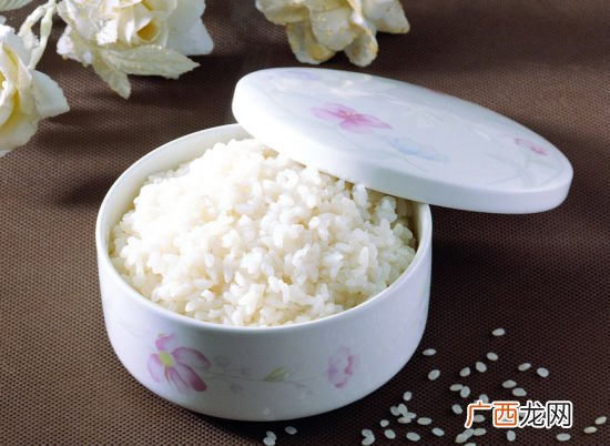 米饭的碳水化合物含量是多少,米饭是碳水吗？