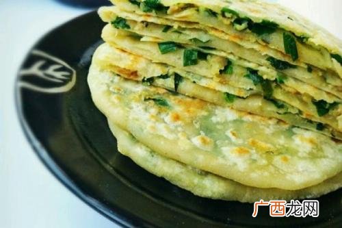饭店卖的烙饼是怎么和的面,铁锅炖怎样贴饼子不掉？
