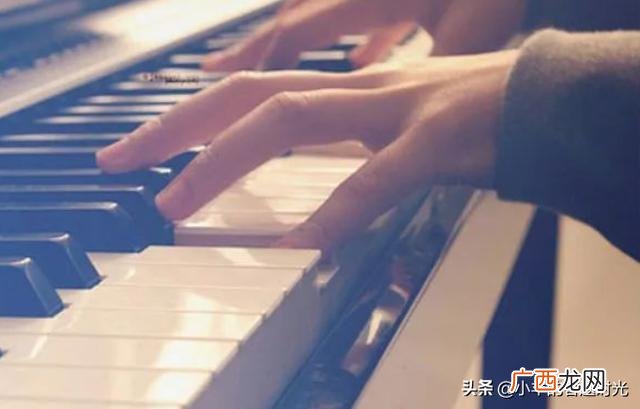 键盘钢琴怎么学,怎样学弹钢琴?