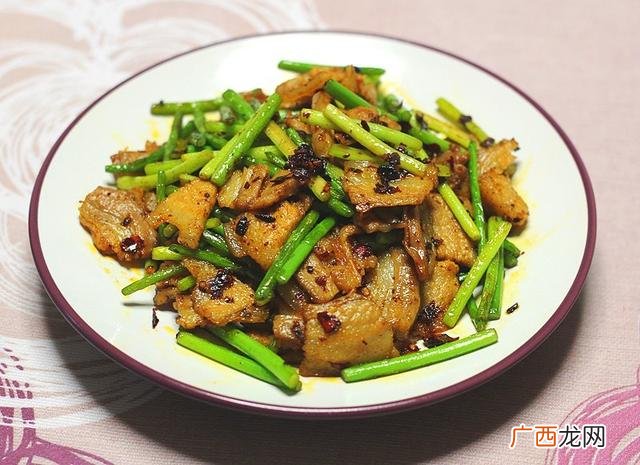 老干妈回锅肉的做法,香干回锅肉酒店做法？
