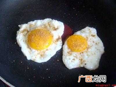 鸡蛋怎样煎又大又蓬松