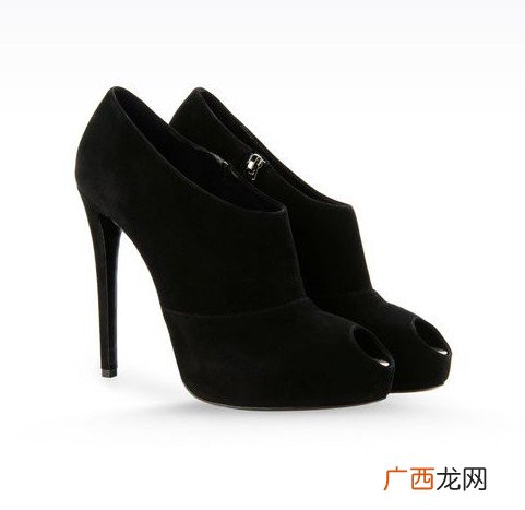 绒面皮鞋脏了怎样清洗,绒面鞋脏了怎么办，要怎么清洗？