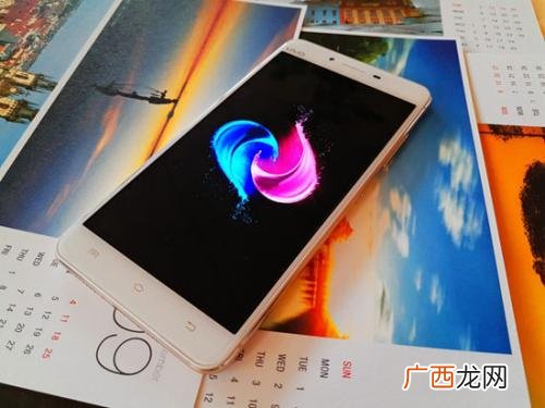 怎么更换智能手机的屏幕,opporenoace的手机可以自己换内屏吗？