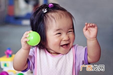 小女孩喜欢玩的游戏有哪些,一个小女孩在房间的游戏？