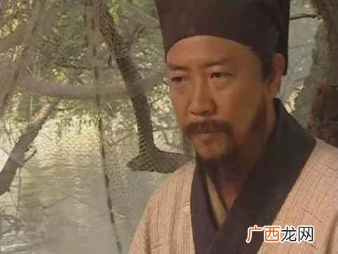 吴用在梁山上坐第三把交椅,是山寨的头号军师,人称“智多星” 智多星是谁的绰号
