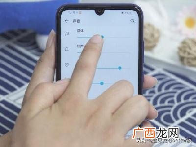 微信语音声太小怎么回事,微信声音小怎么调大声？