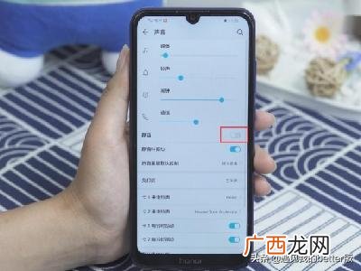 微信语音声太小怎么回事,微信声音小怎么调大声？