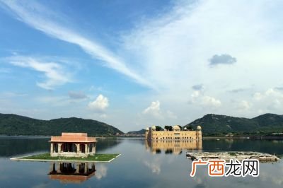 湖光岩是怎样形成的,去湖光岩穿什么鞋？