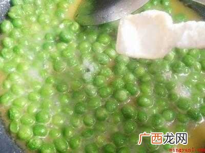 豌豆炒火腿肠的具体操作步骤 怎么吃火腿肠