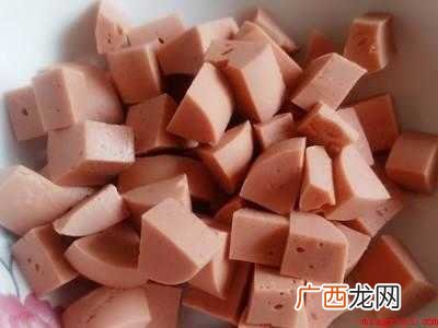 豌豆炒火腿肠的具体操作步骤 怎么吃火腿肠