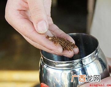 咖啡豆的香味会伴随着流水渐渐地释放出去 美式咖啡做法