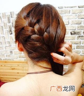 女孩编头发,女孩子的头发编成手绳要多少头发？