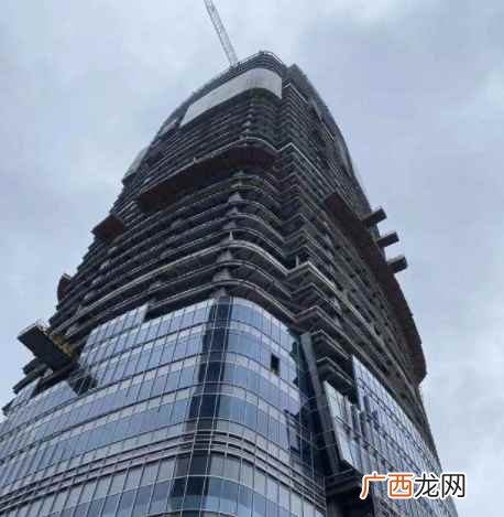 东莞警方证实系跳楼男子砸中快递员,两人当场死亡 多高的楼跳下去会死