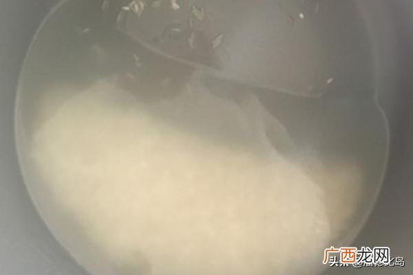 如何使用电饭煲蒸米饭,怎么用电饭煲煲饭?