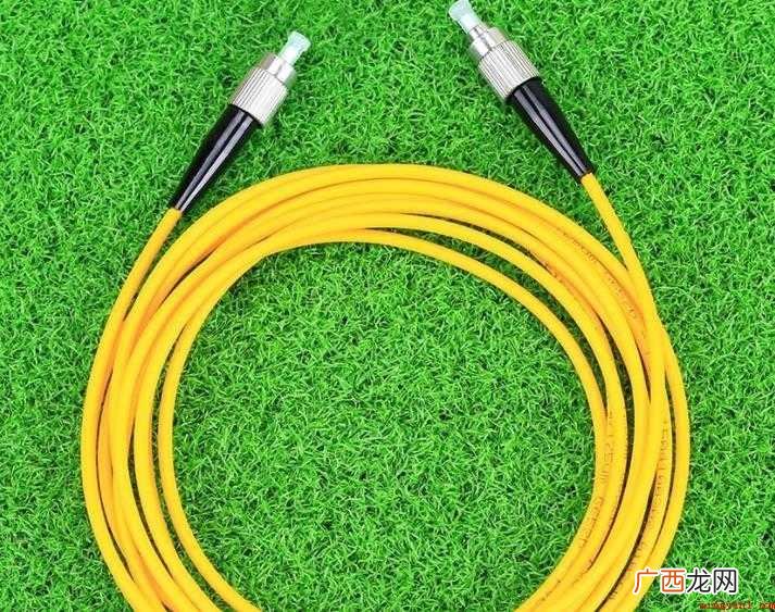 SingleModeFiber 单模光纤:中心玻璃芯很细( 单模光纤和多模光纤的区别是什么