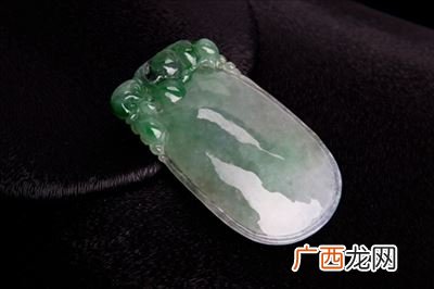 和田玉与翡翠区别,绿色和田玉与绿色翡翠有何区别?
