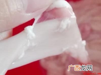 肠衣粗略地清理一遍,添加20克水淀粉,泡浸10分钟去异味 网上买的肠衣怎么清洗没味