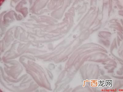 肠衣粗略地清理一遍,添加20克水淀粉,泡浸10分钟去异味 网上买的肠衣怎么清洗没味
