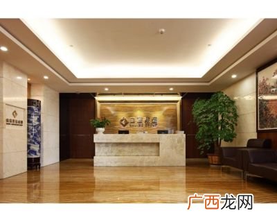 酒店前台的工作内容是什么,酒店前台收银的工作流程是什么、具体点？