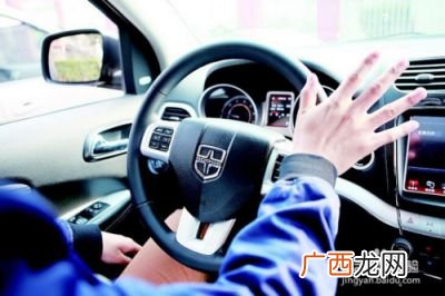 高速方向盘抖动是什么原因,高速加油方向盘抖动松油门不抖？