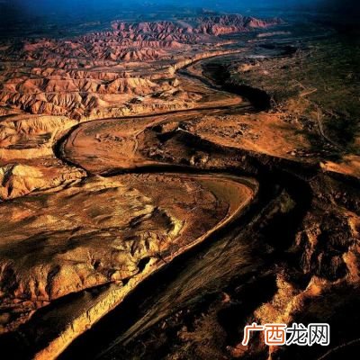 黄土高原的基本特征是什么,黄土高原的自然地理特征？