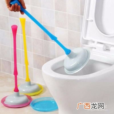 马桶堵了如何疏通,家里马桶大便堵了怎么快速疏通?