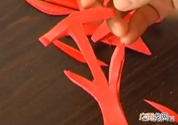 简易剪纸花边边框剪法是怎样的,窗花边剪纸？