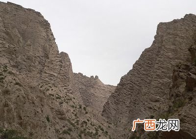 阿图什市属于哪个市,阿图什与哪个国家接壤？