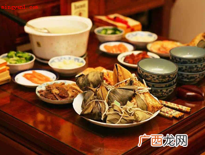 简略回应五黄关键指的是黄鳝、黄鱼、青瓜、咸鸭蛋黄、雄黄酒 五黄是什么