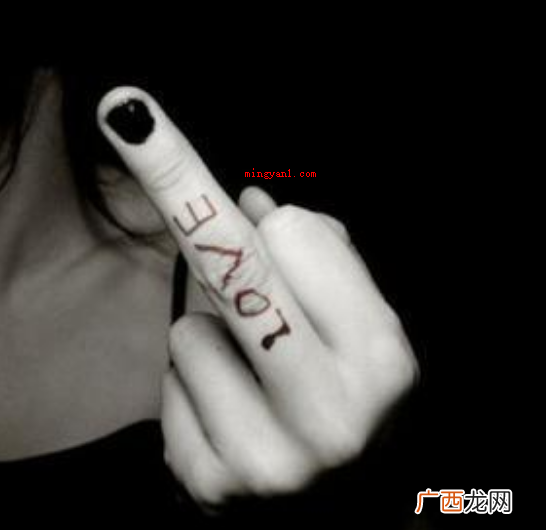 女人向男人竖中指是什么意思
