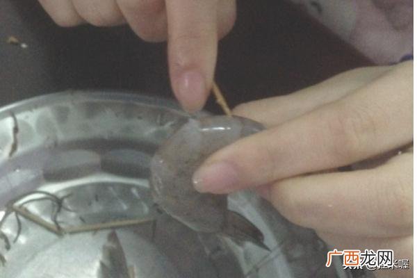 如何处理基围虾,超简单处理基围虾的方法？