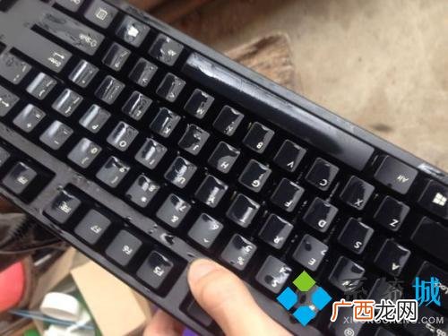 键盘进水了怎么办,电脑键盘进了水怎么办，电脑键盘进水了的解决方法？