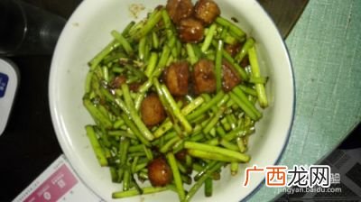 清炒蒜苗烧肉怎么做,白兰花怎么炒？