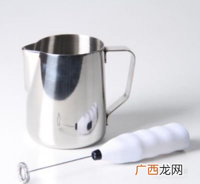 手动打奶泡的简易方法,电动奶泡机打奶泡的正确方法？