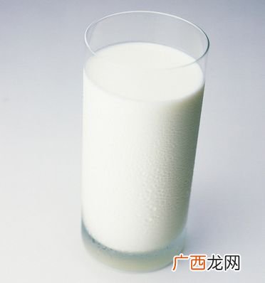 纯牛奶能不能加热,纯牛奶加热多少度最好？