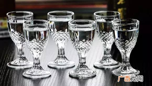 怎样酿酒白酒,100斤白酒酿酒配方?
