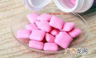 简略回应口香糖的具体原料是糖、糖桨、调味料、软化剂和胶基等 口香糖是什么做的