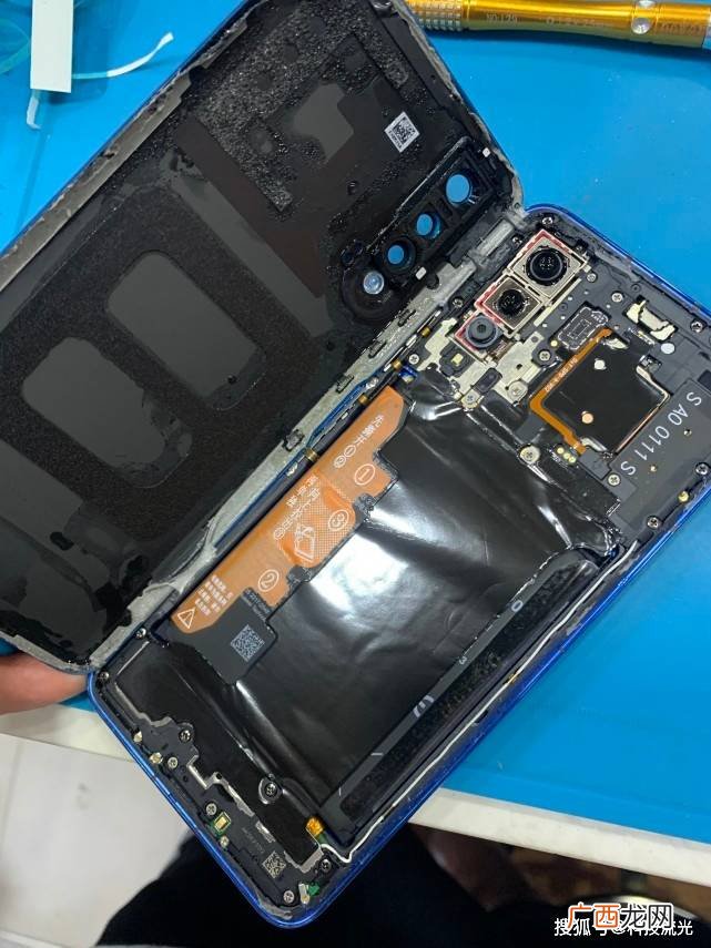 手机泡水了能修好吗,OPPO手机进水了，还可以修好吗？