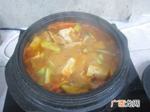 泡菜豆腐汤怎么做,酸菜四合一豆腐汤的正宗做法？