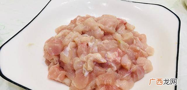鸡胸肉要煮多久,1000W的锅炖一只鸡要多长时间？