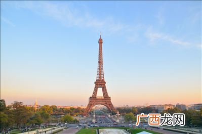 巴黎在法国的哪个方位,欧洲指的是哪个国家？