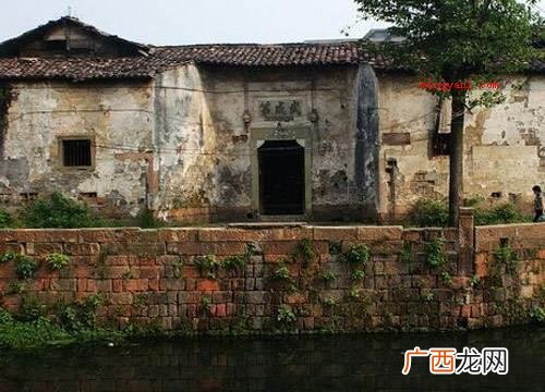 铅山县自古以来是以产铅而得名的,因此才叫铅山 铅山为什么念yan？