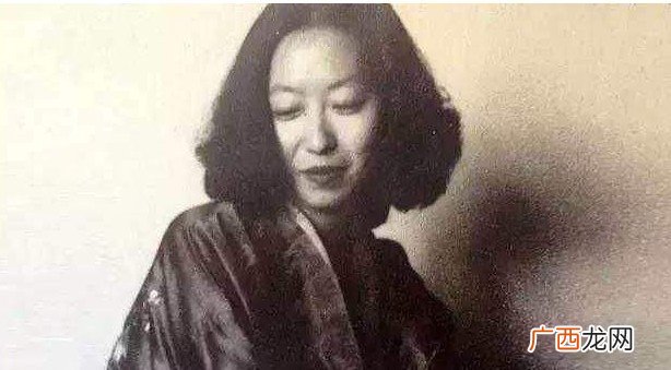 张爱玲生平,\"喜欢一个人，会卑微到尘埃里，然后开出花来。\"这句话出自张爱玲的哪本书？