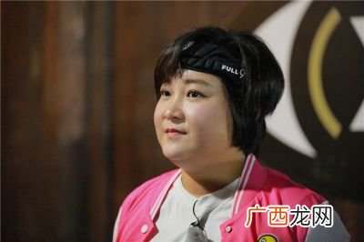 贾玲母亲什么时候去世的,贾玲妈妈活了多少岁？