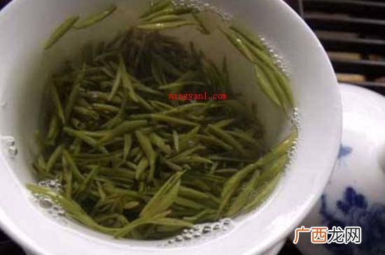 毛尖味儿清爽,常常饮用有清新口气的功效,可以降低牙龈肿痛 喝毛尖有什么好处