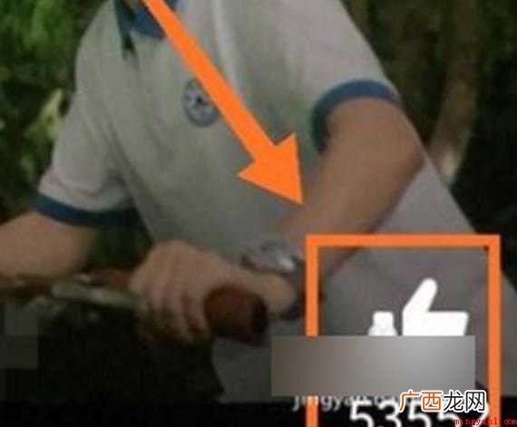 qq自动点赞怎么设置