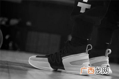 怎样洗篮球鞋正确科学,篮球鞋该怎么清洗才好？