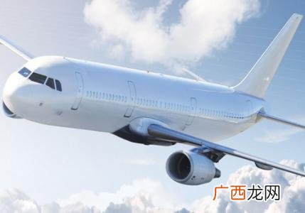 坐飞机提前多久到机场,不办行李托运坐飞机提前多久到机场？