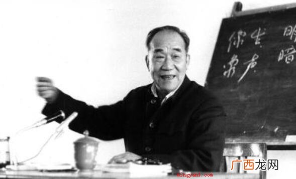 侯宝林有十个徒弟,分别是:贾振良、黄铁良、杨紫阳、马季、李文 侯宝林的徒弟有哪些